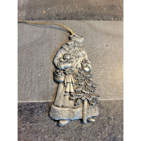 Metal Avon 1993 Santa tree toy ornament xmas - Picture 1 of 4
